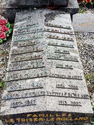 Sa sépulture au cimetière de Perros-Guirec